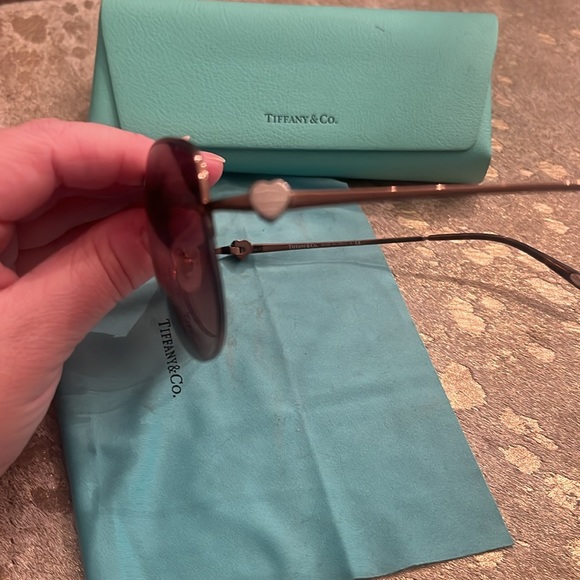 Sunglasses with Case, vin#60014 - Picture 2 of 8